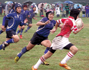 日本代表にも負けない迫力でグラウンドを駆ける小学生選手たち